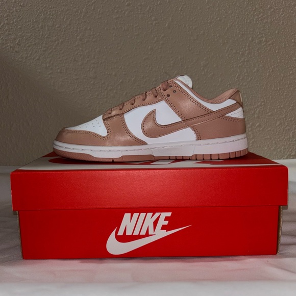 Nike Dunk Low Size: 7 - Picture 3 of 11